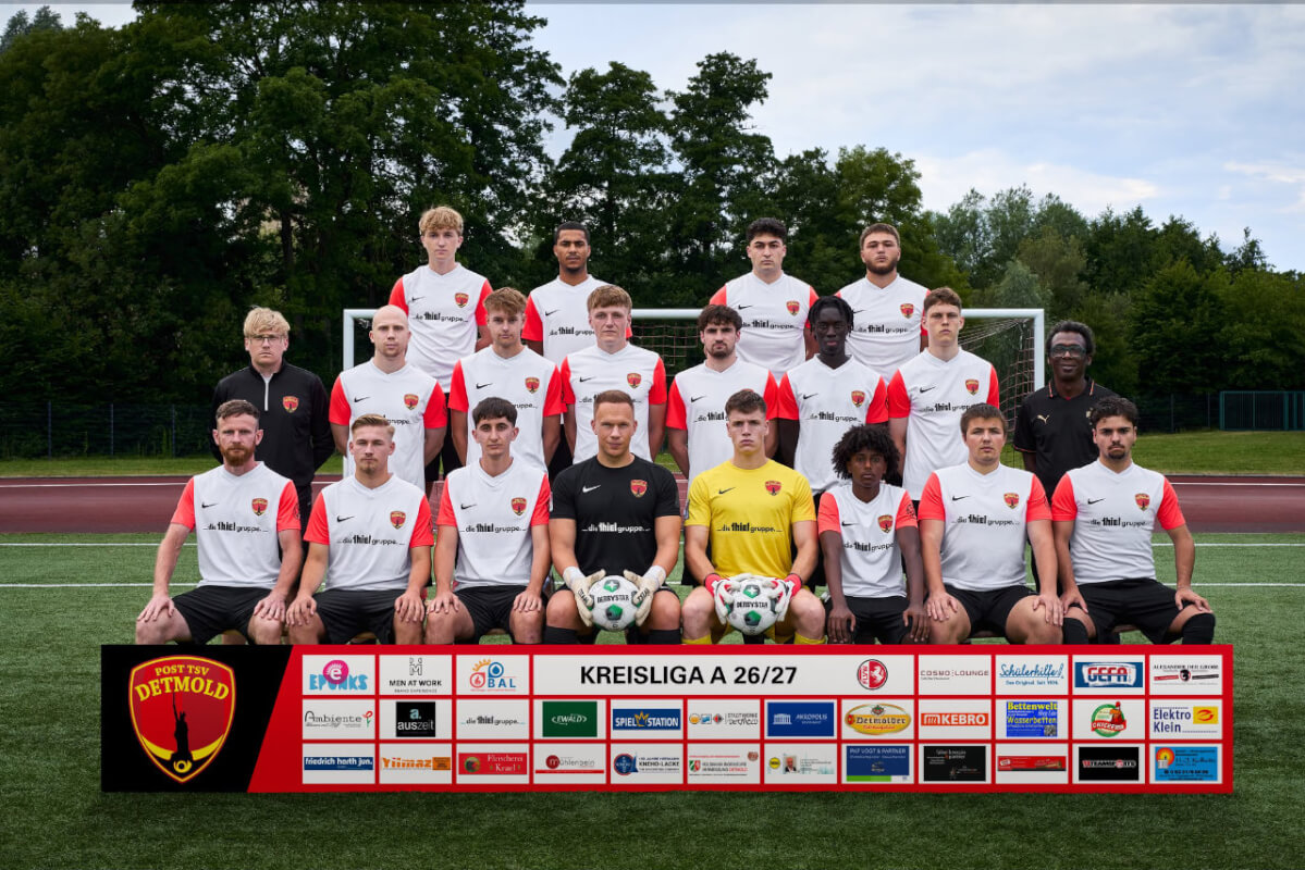 Post TSV Detmold - Herrenmannschaft II - Mannschaftsfoto mit Trainer und Sponsorentafel